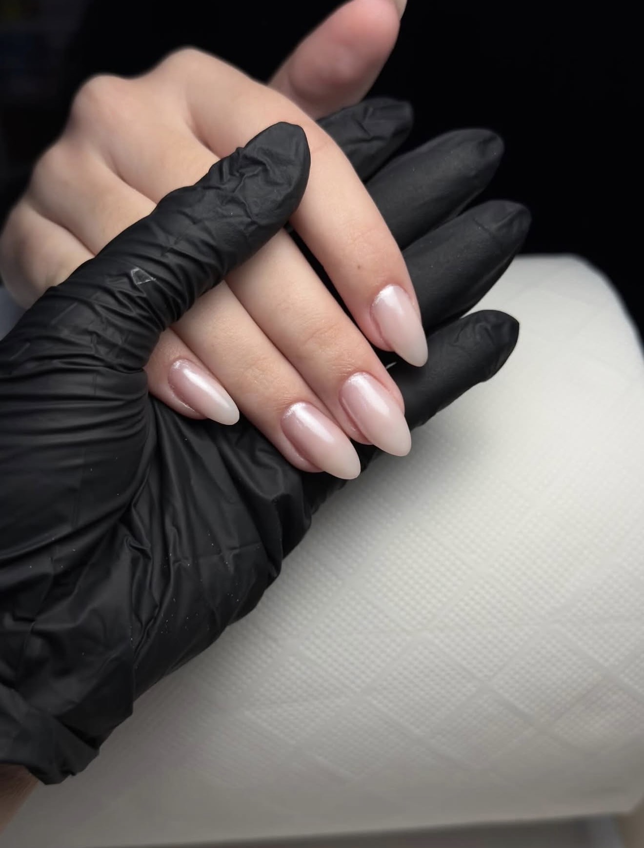 Pose gel nacre nude - finition premium et élégante